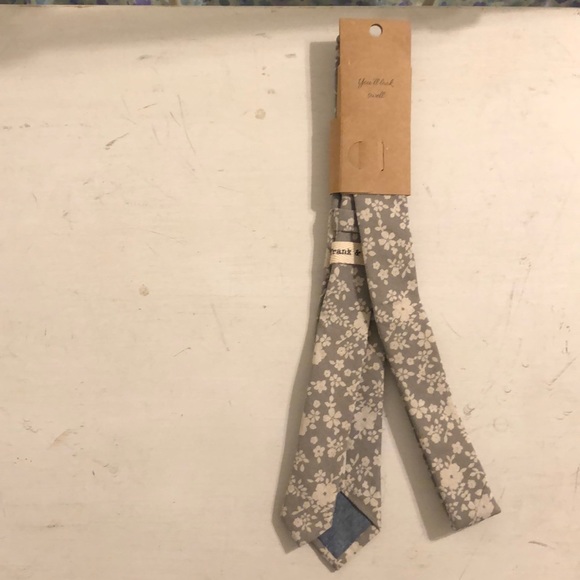 Frank & Buck Skinny Ties, Light Grey & Cream Floral Tie - Picture 1 of 7